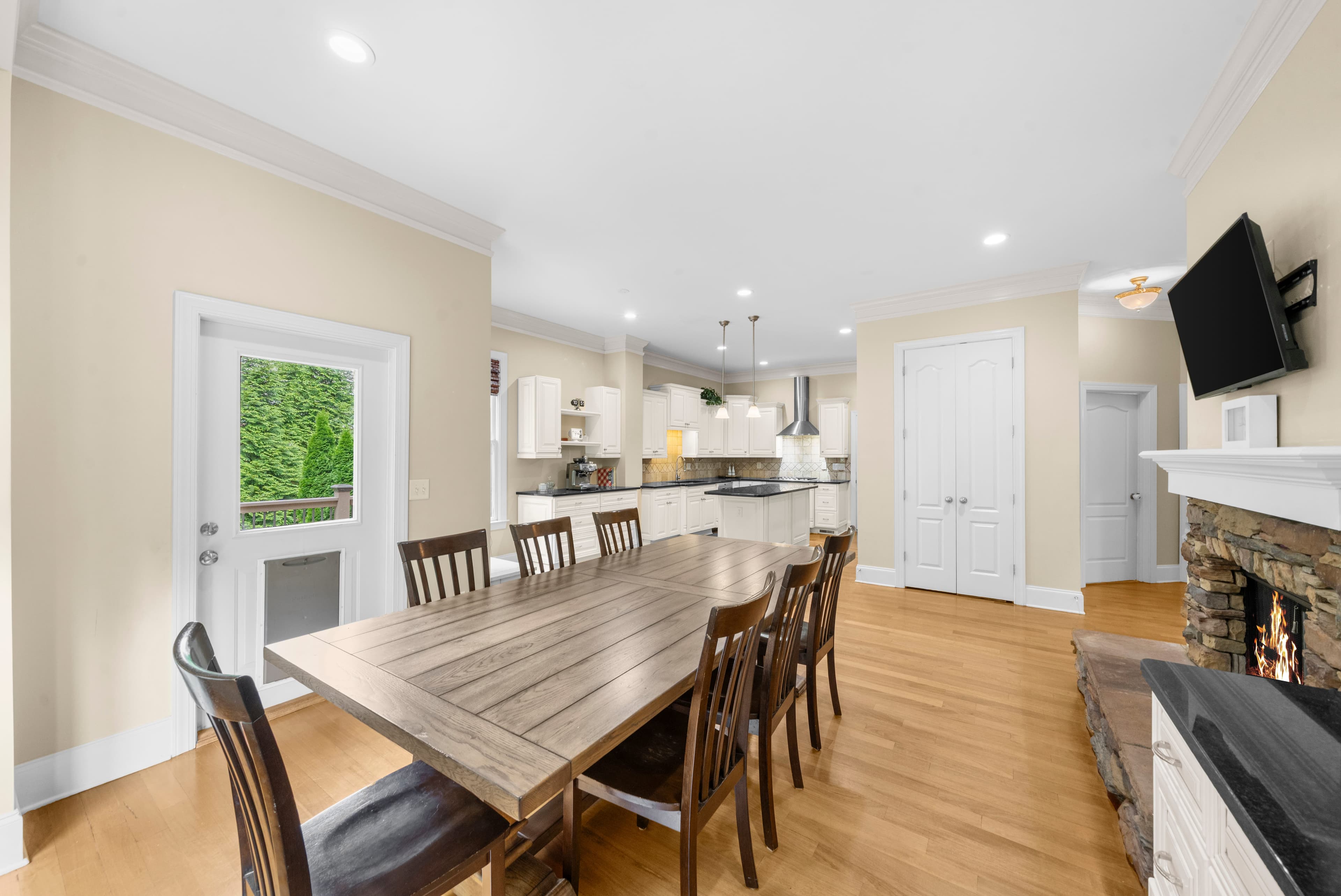 7530 Wandering Oak Way — kitchen & dining