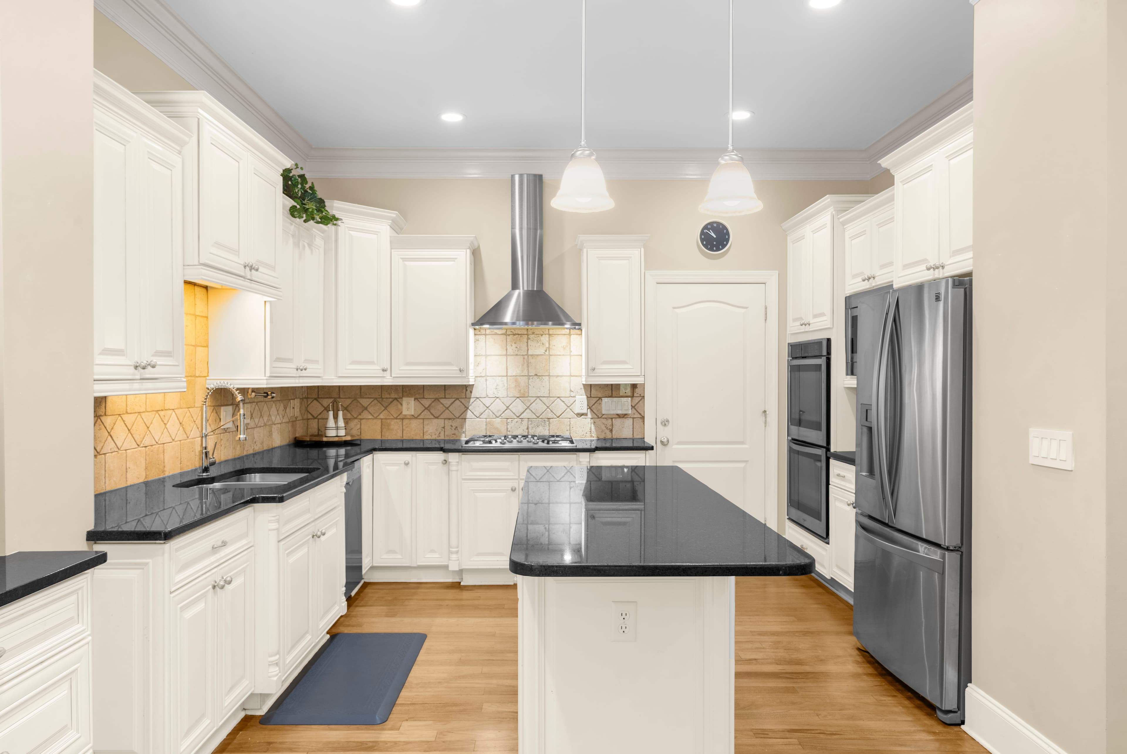 7530 Wandering Oak Way — kitchen & dining