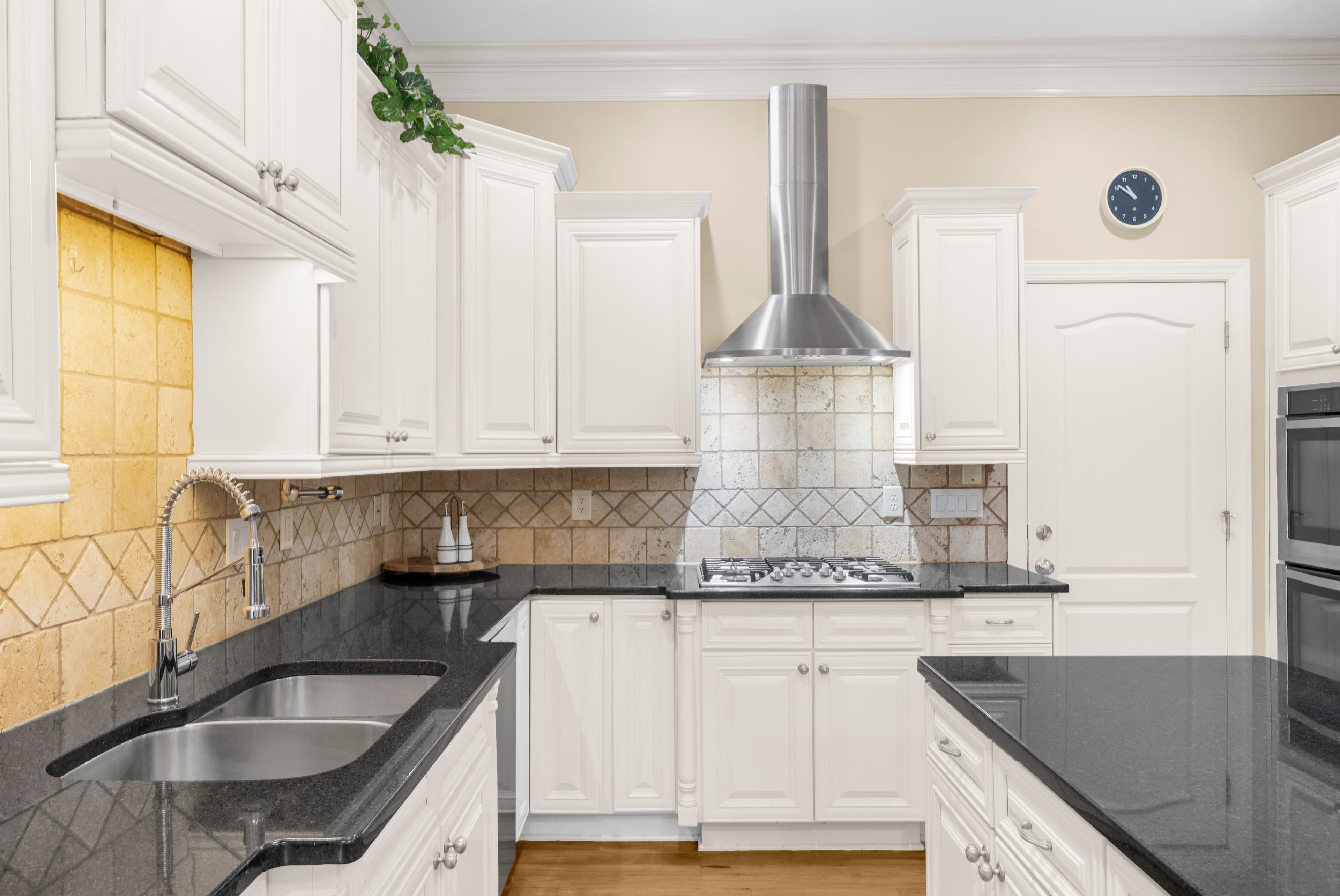 7530 Wandering Oak Way — kitchen & dining