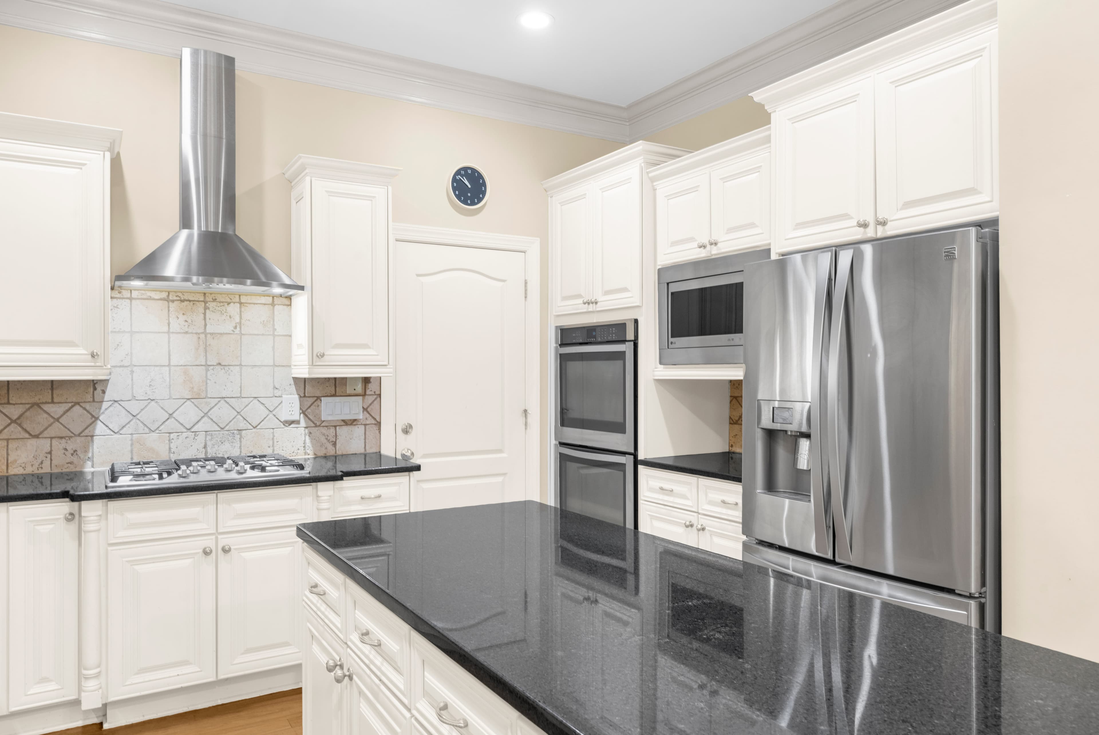 7530 Wandering Oak Way — kitchen & dining