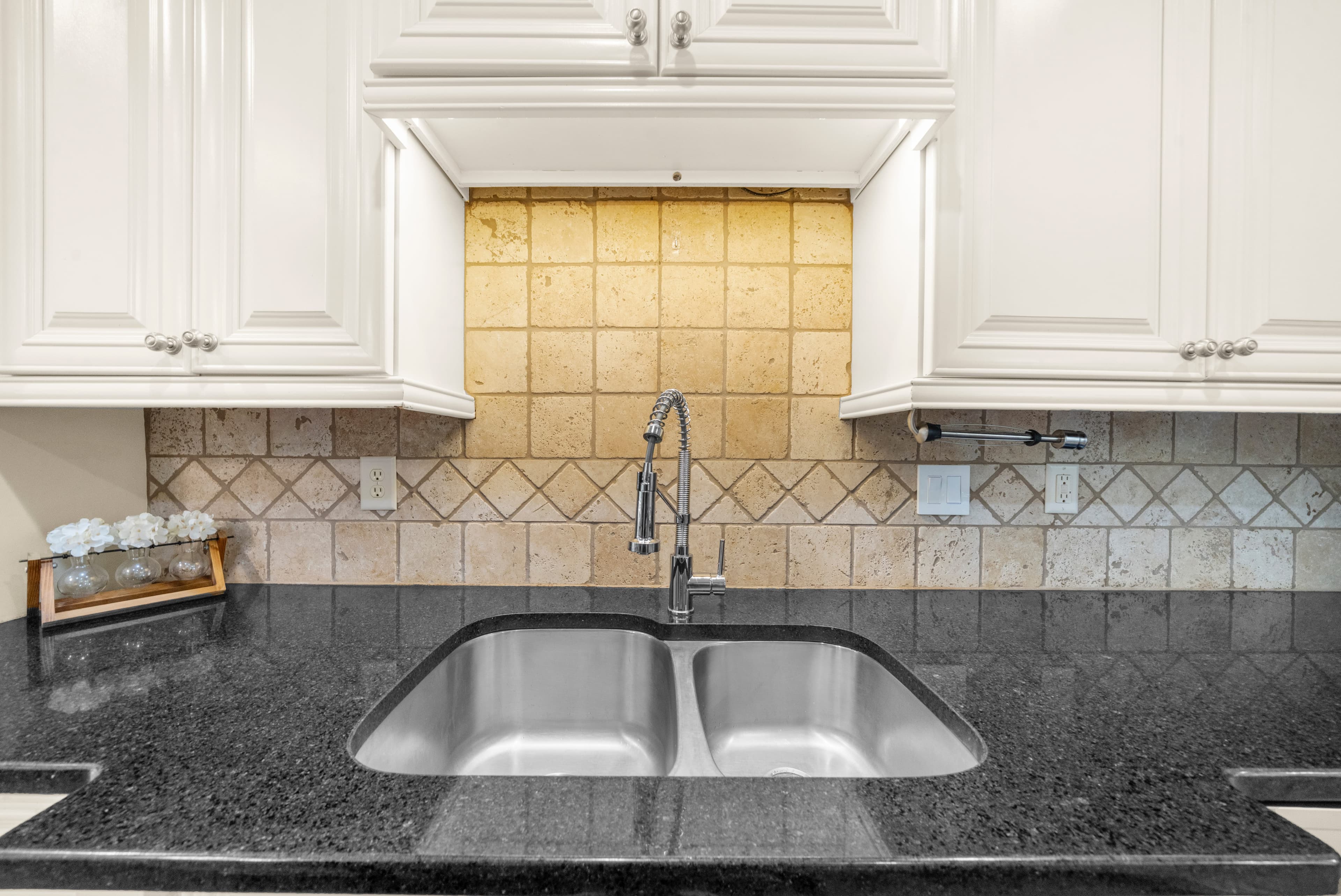 7530 Wandering Oak Way — kitchen & dining