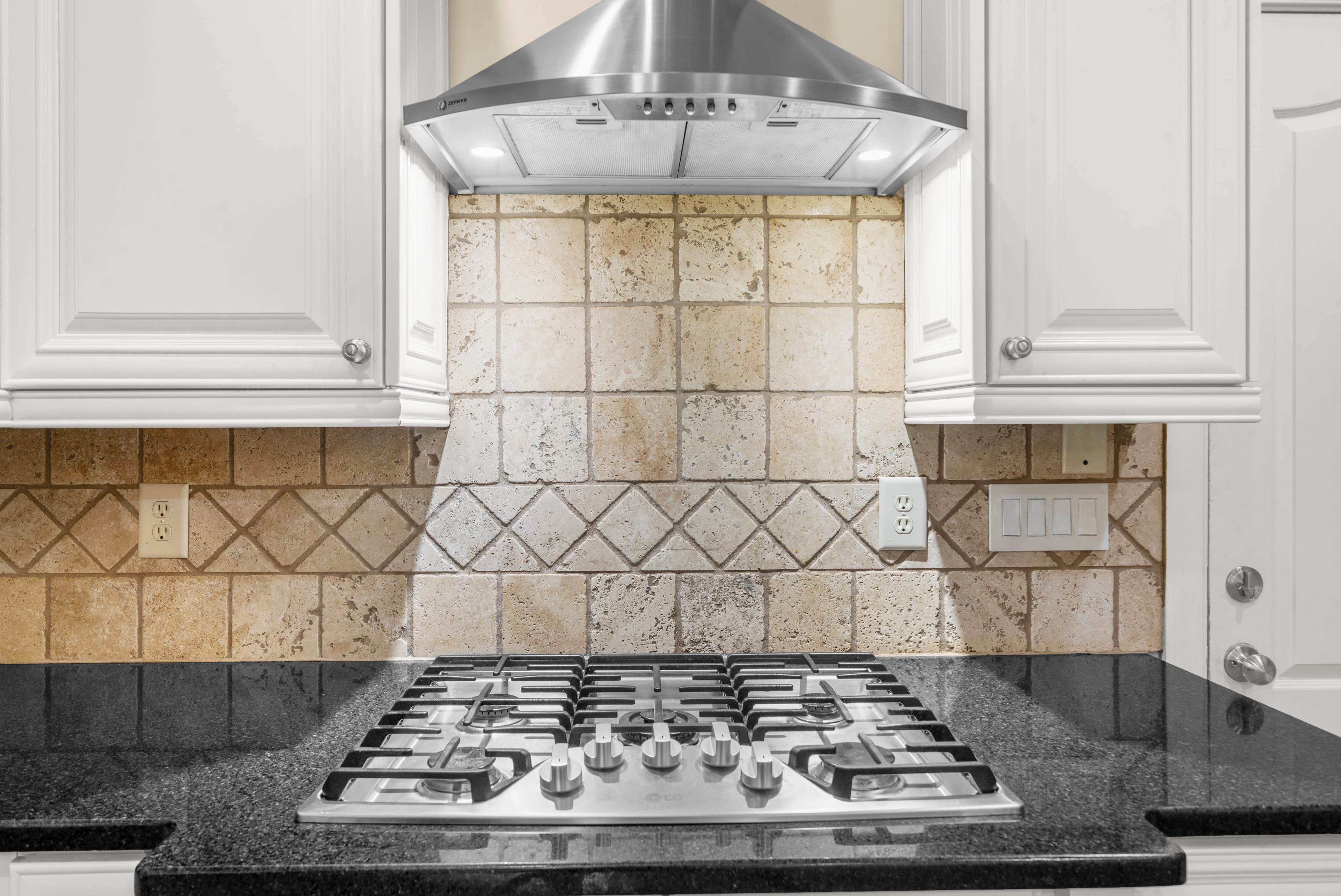 7530 Wandering Oak Way — kitchen & dining
