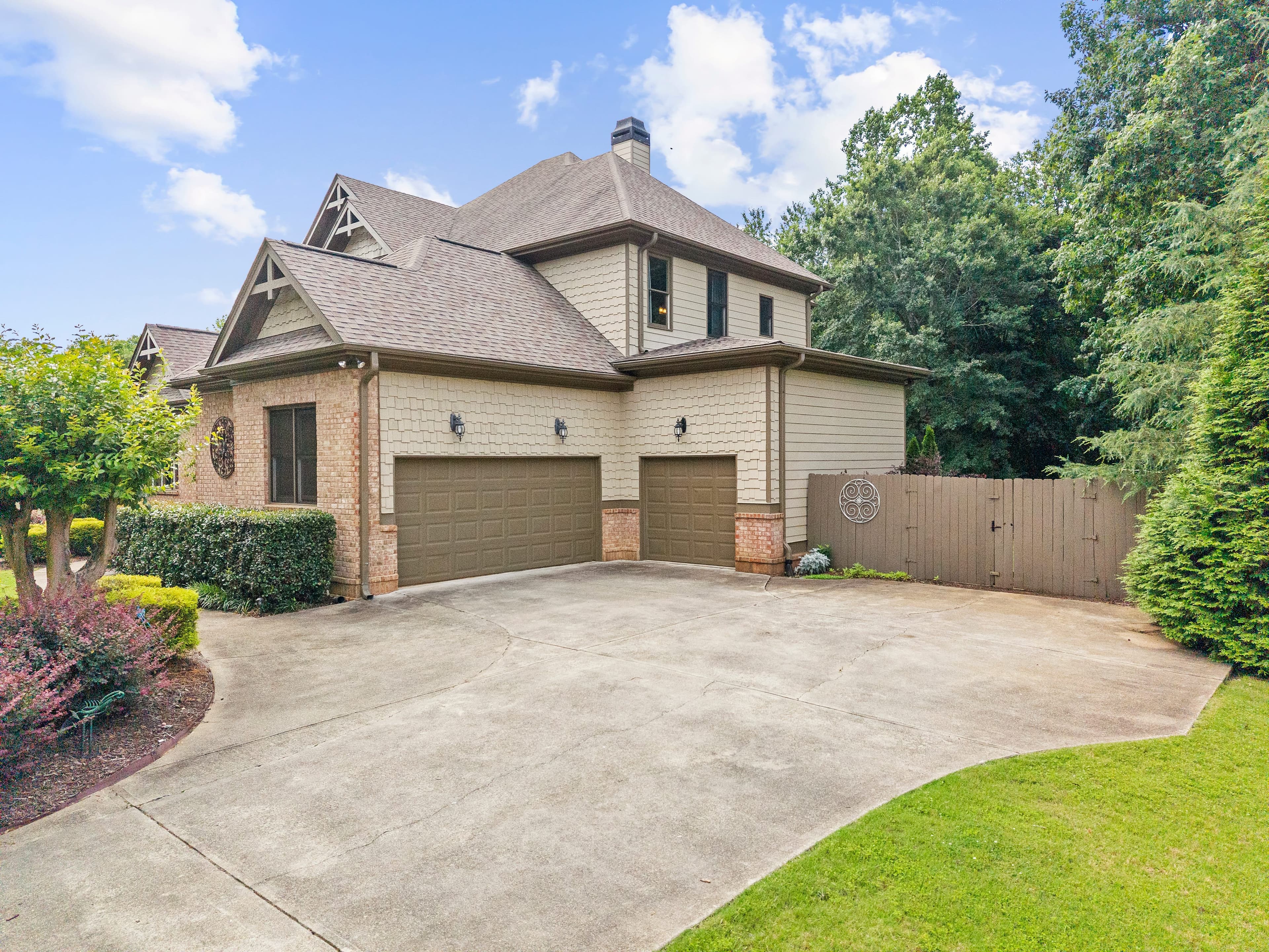 7530 Wandering Oak Way — aerial views