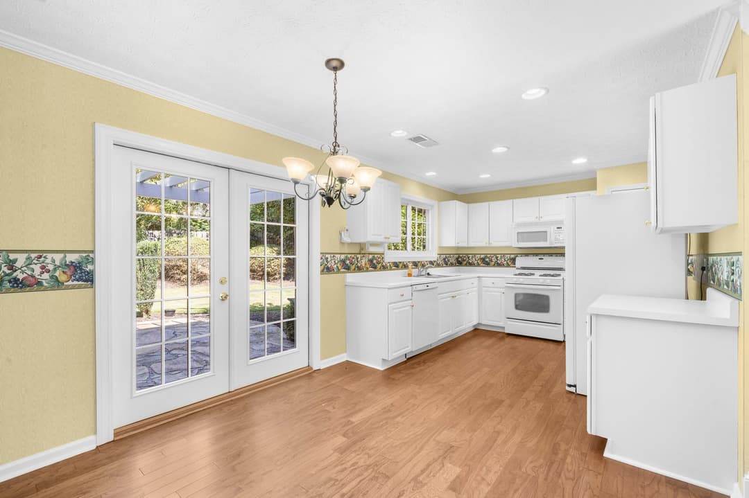 Interior and property view 5 of 1010 Bradford Drive, Roswell GA — three-bedroom home in the Crabapple Creek neighborhood