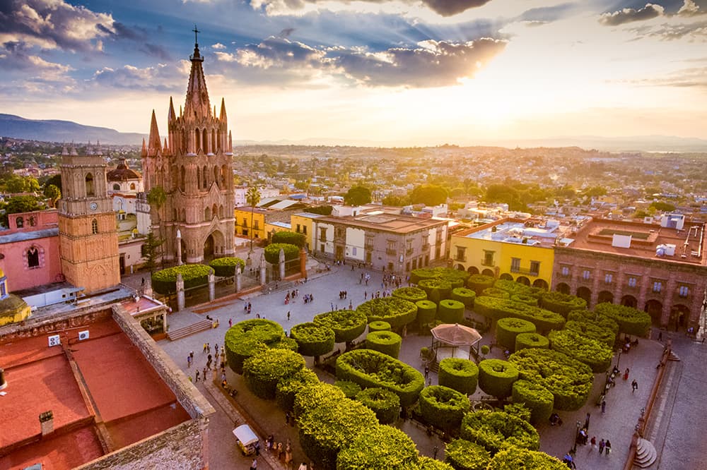 Aerial view of San Miguel de Allende with the Parroquia de San Miguel Arcángel above the main plaza