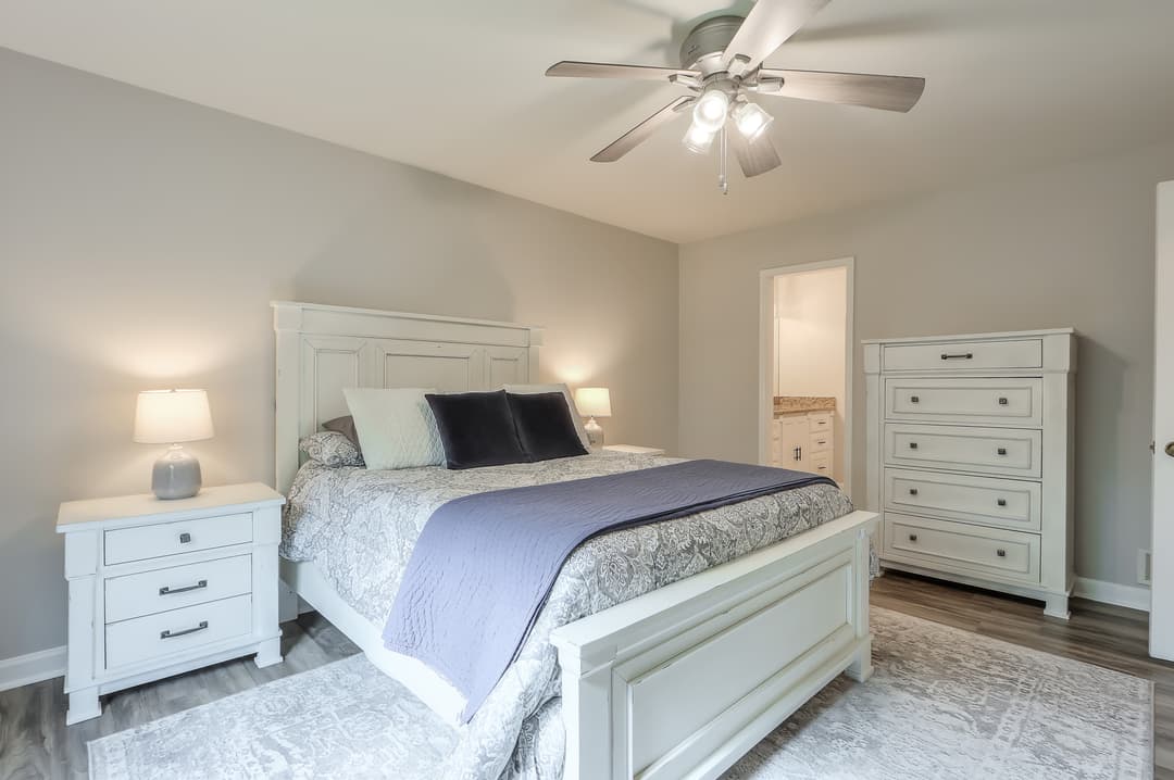 09 Master bedroom scaled at 200 saddle horn circle