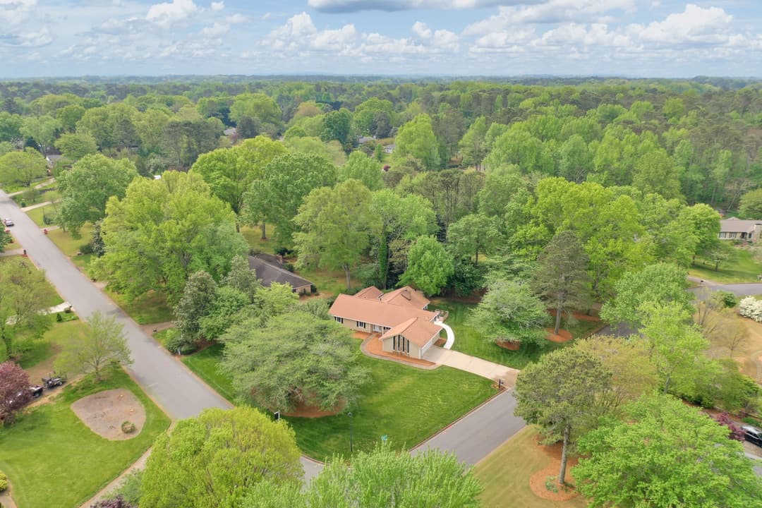 16 Private corner lot with easy access to both Hembree and Crabapple scaled at 200 saddle horn circle