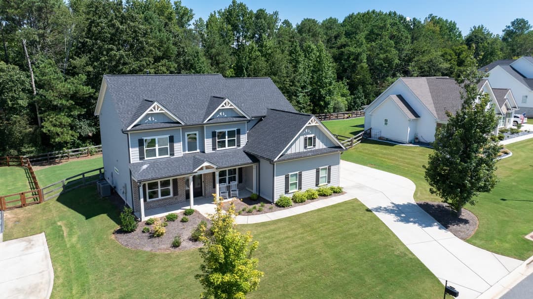 7715 Wandering Oak Way property photo
