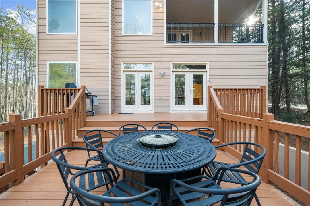 Outdoor entertaining spaces and covered patio