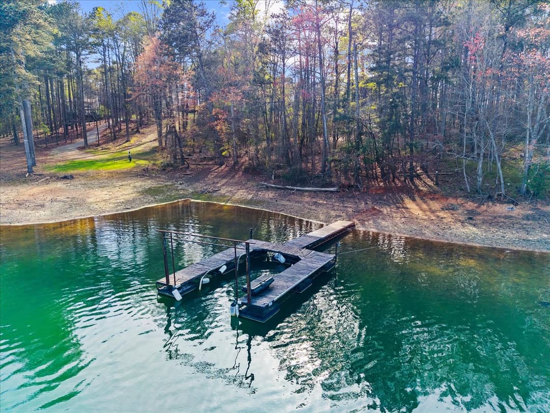 Single-slip private dock in deep water, even at 5 feet below full pool