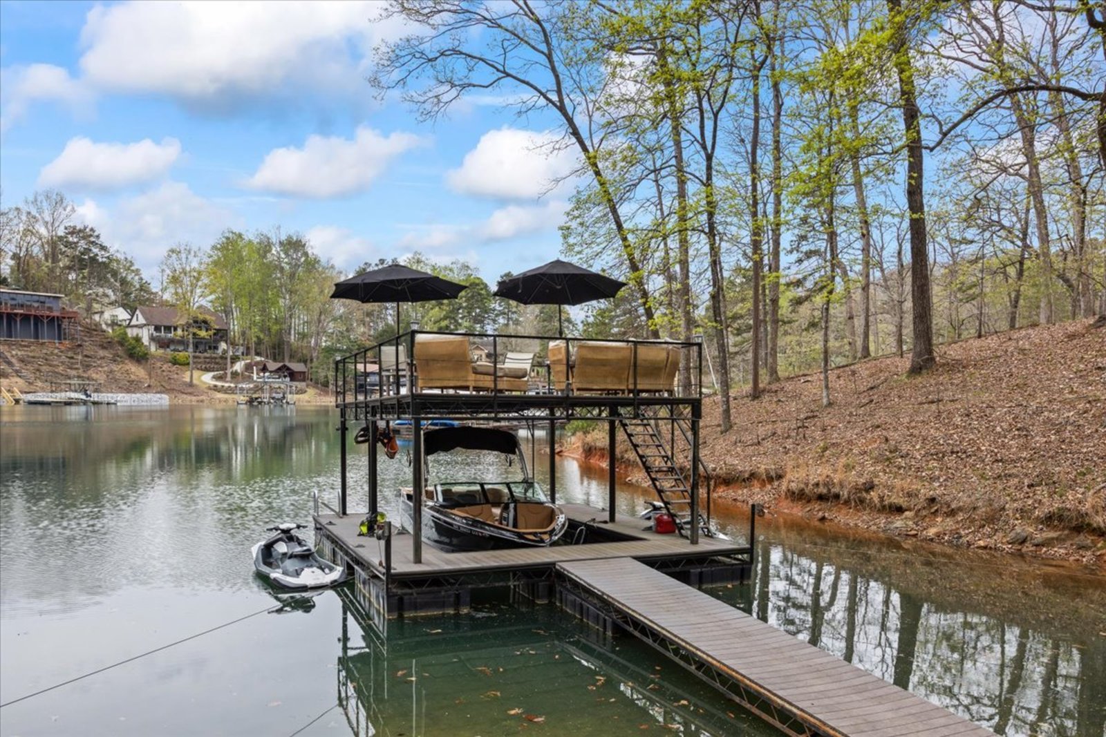 Single-slip private dock on the Lake Lanier south shore in Buford, GA