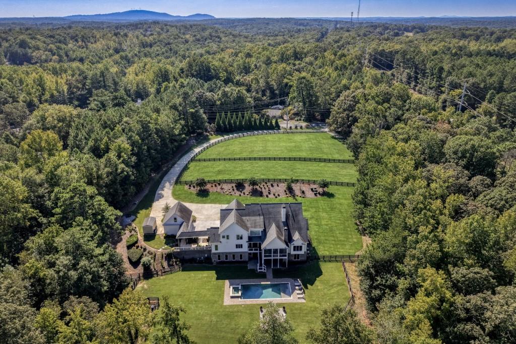 Single-family home along Arnold Mill Road in Roswell, GA