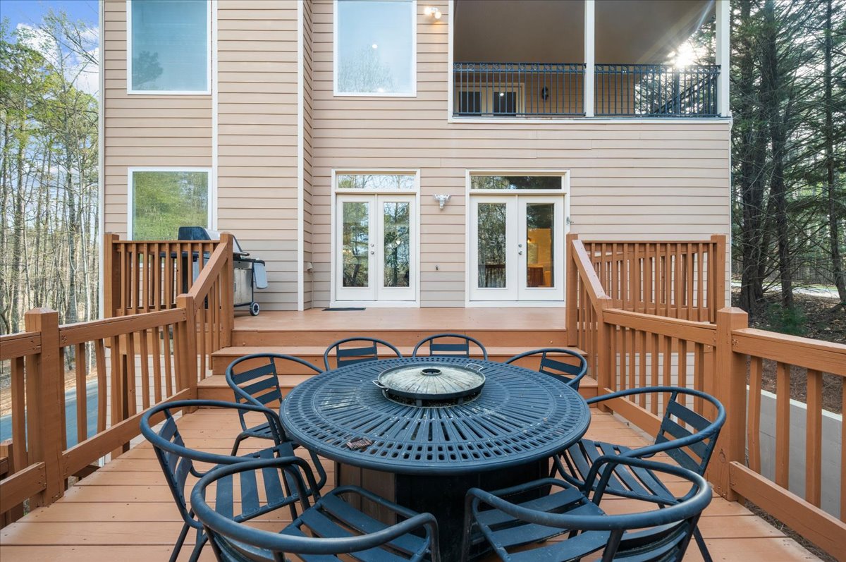 Outdoor entertaining spaces and covered patio